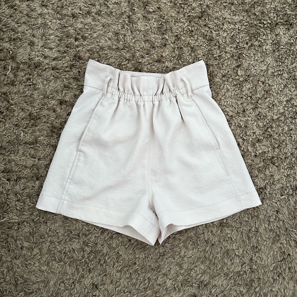 Aritzia Wilfred cream white paper bag shorts